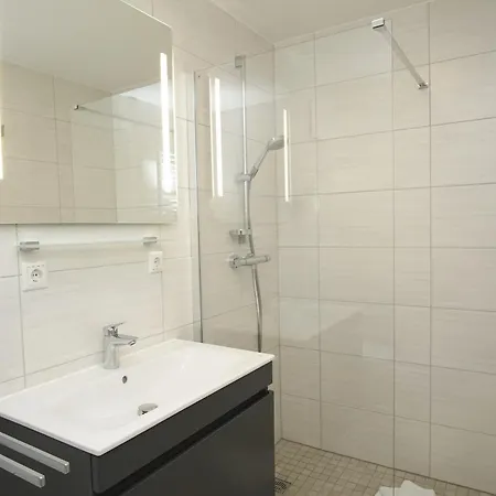 Apartamento Rex Rugia Fewo15-6 Mit Schwimmbad Und Saunanutzung Im Ahoi-erlebnisbad Sellin