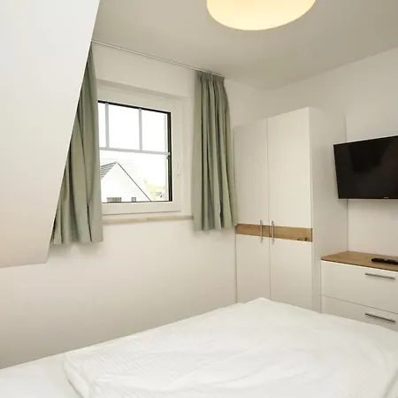 Rex Rugia Fewo15-6 Strandnah,balkon,sauna,pool Apartment Lobbe